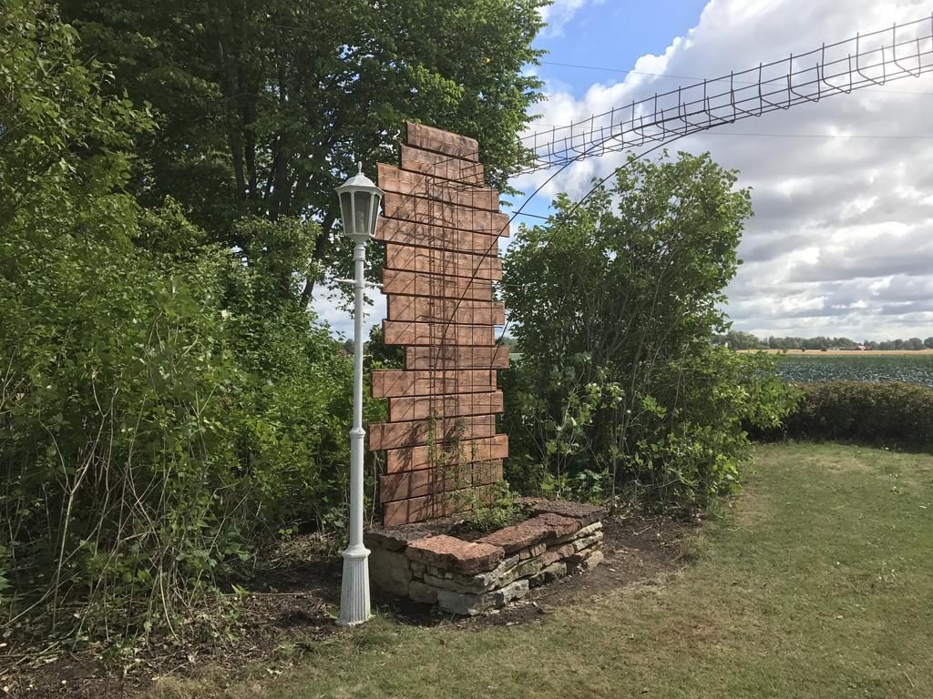 Aeventyrsgardens Vandrarhem, Kinnekulle Källby Dış mekan fotoğraf